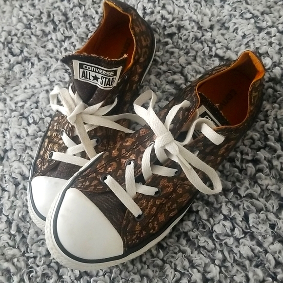 Chuck Taylor cheetah print Converse Juniors size 4 - Picture 6 of 7